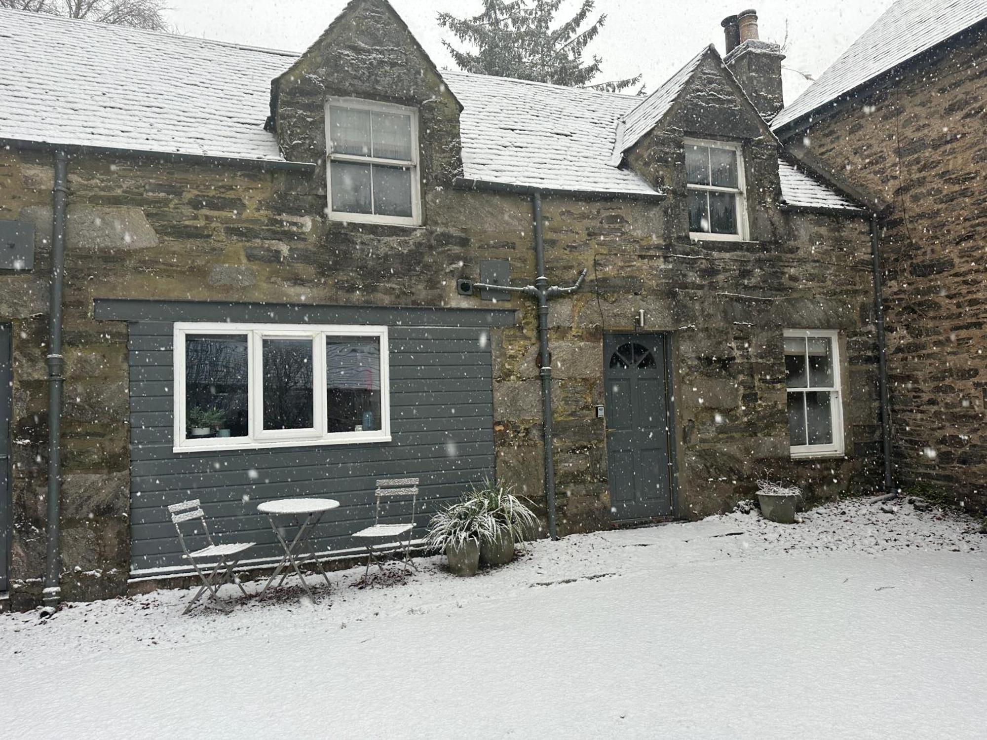 Red Squirrel Cottage Strathtay エクステリア 写真